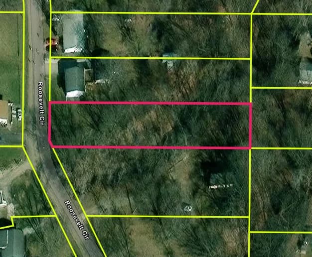 0.45-acre Residential Lot in Bloomington, IL/Terreno a la venta